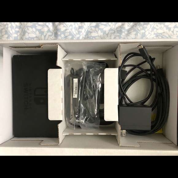 Nintendo Switch Console & 9 Games - Picture 2 of 7